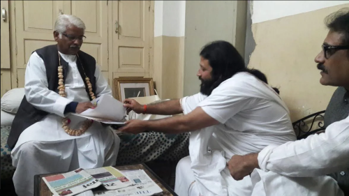 Dr Mahendra Nath Pandey, Minister of State (HRD) had a meeting with Prof. Vishwambhar Nath Mishra ji at Shri Sankat Mochan Temple.